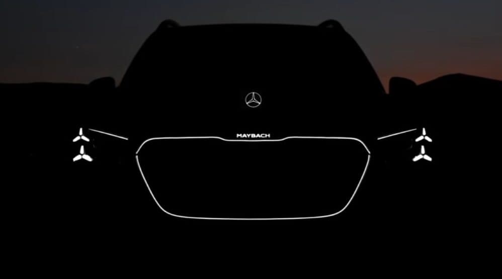 La luz brilla en la parrilla frontal del Maybach GLS 2026