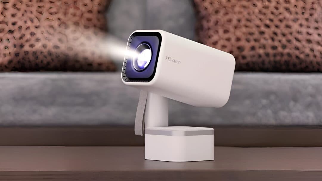 Proyector XElectron sobre un soporte con lente azul