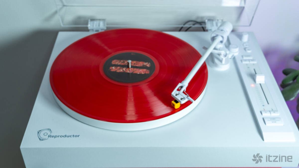 Análisis del Reproductor RP-300BT: un elegante tocadiscos de tracción directa para vinilo