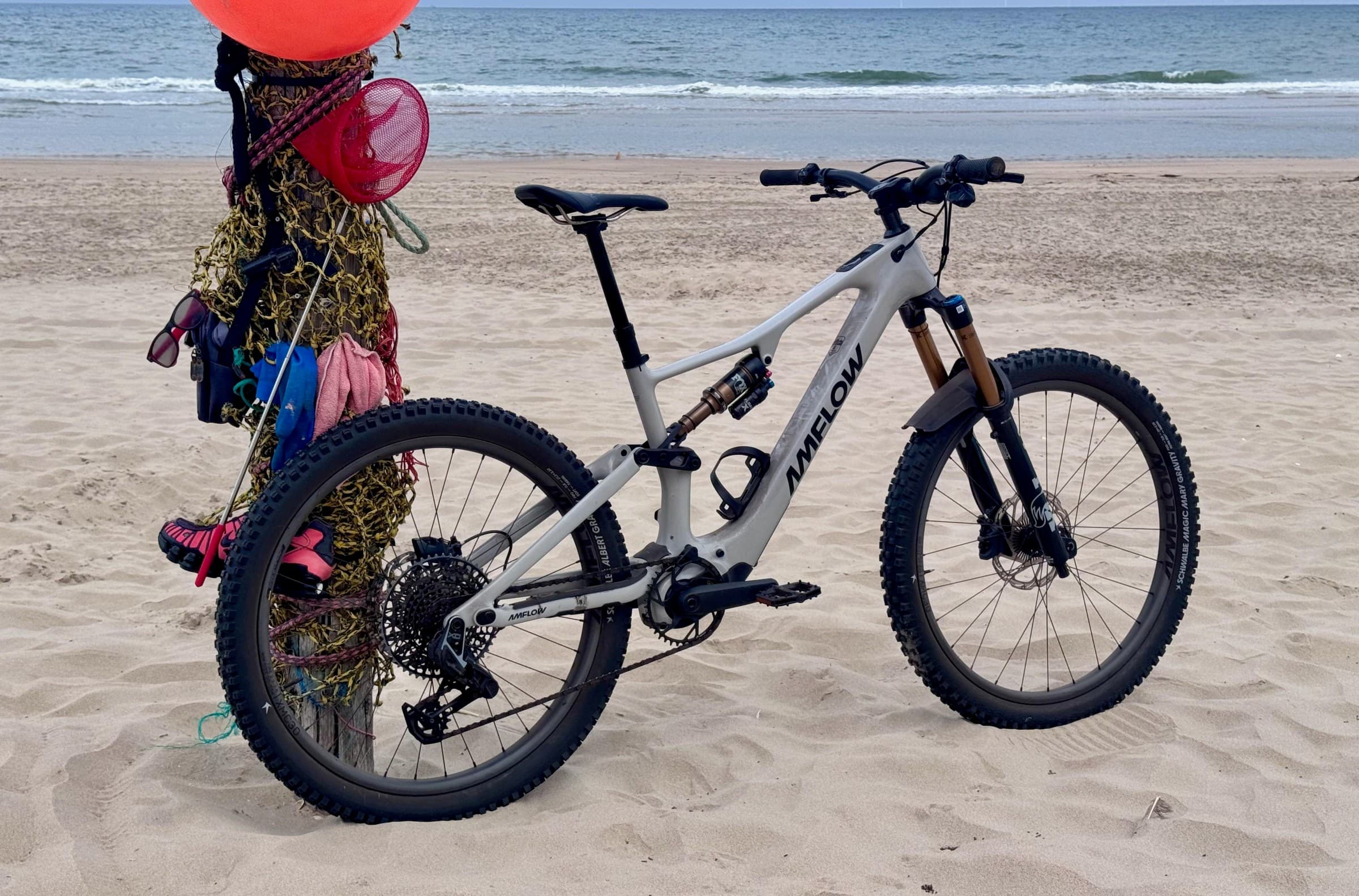The Amflow PX Carbon Pro isn’t obviously an electric mountain bike because the motor is so small.