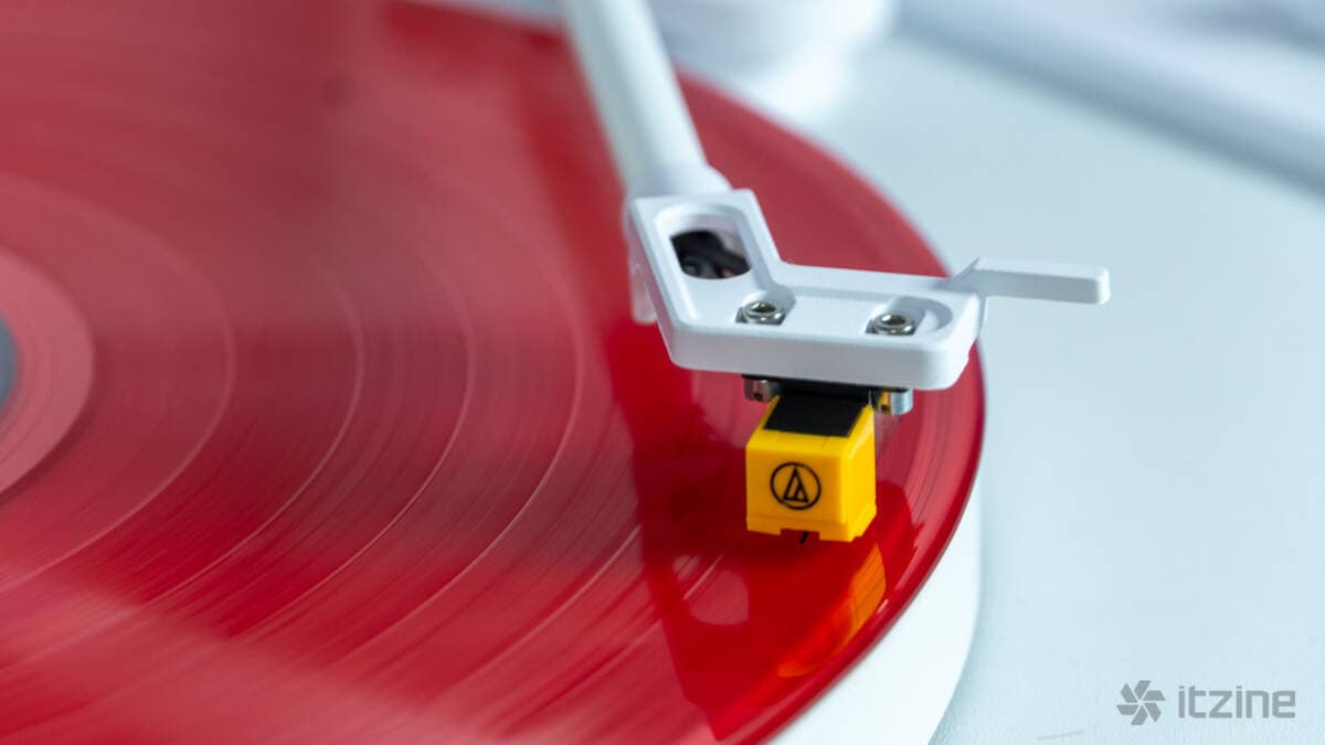Análisis del Reproductor RP-300BT: un elegante tocadiscos de tracción directa para vinilo