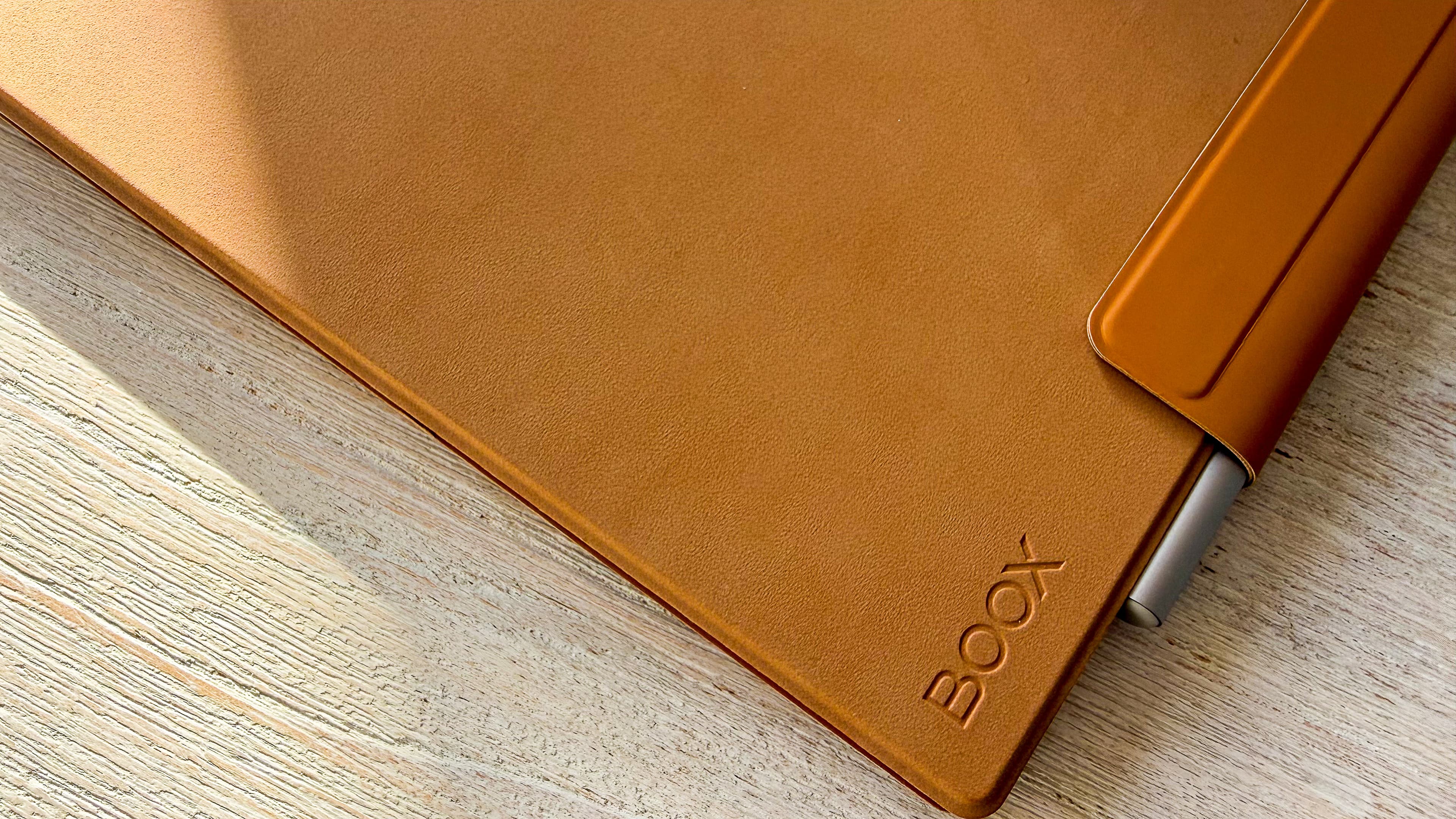 The Boox Go 10.3 Gen II Lumi and stylus in a brown magnetic sleep case