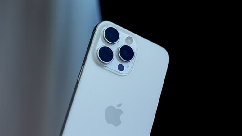 Primer plano de un iPhone 15 Pro Max