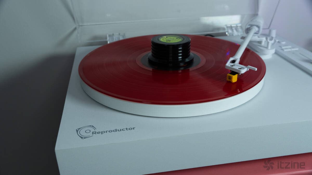 Análisis del Reproductor RP-300BT: un elegante tocadiscos de tracción directa para vinilo