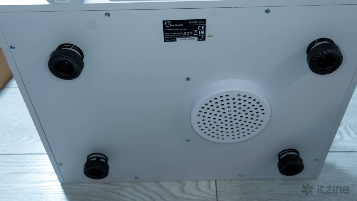 Análisis del Reproductor RP-300BT: un elegante tocadiscos de tracción directa para vinilo