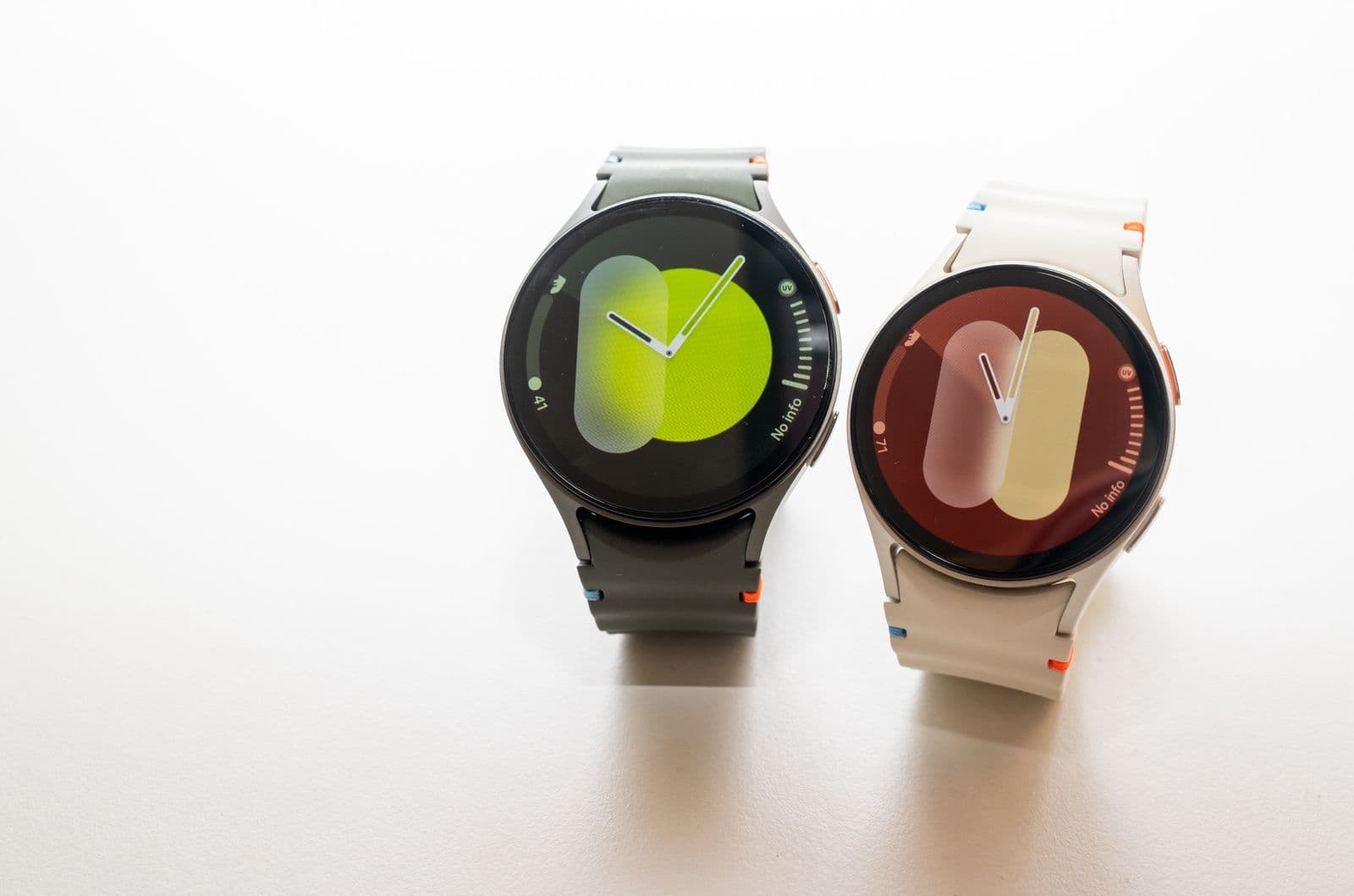 Dos Samsung Galaxy Watch 7s uno al lado del otro