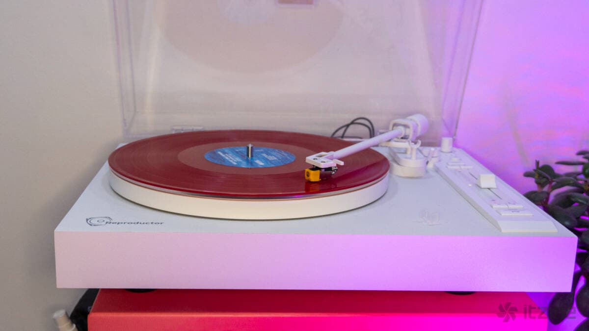 Análisis del Reproductor RP-300BT: un elegante tocadiscos de tracción directa para vinilo