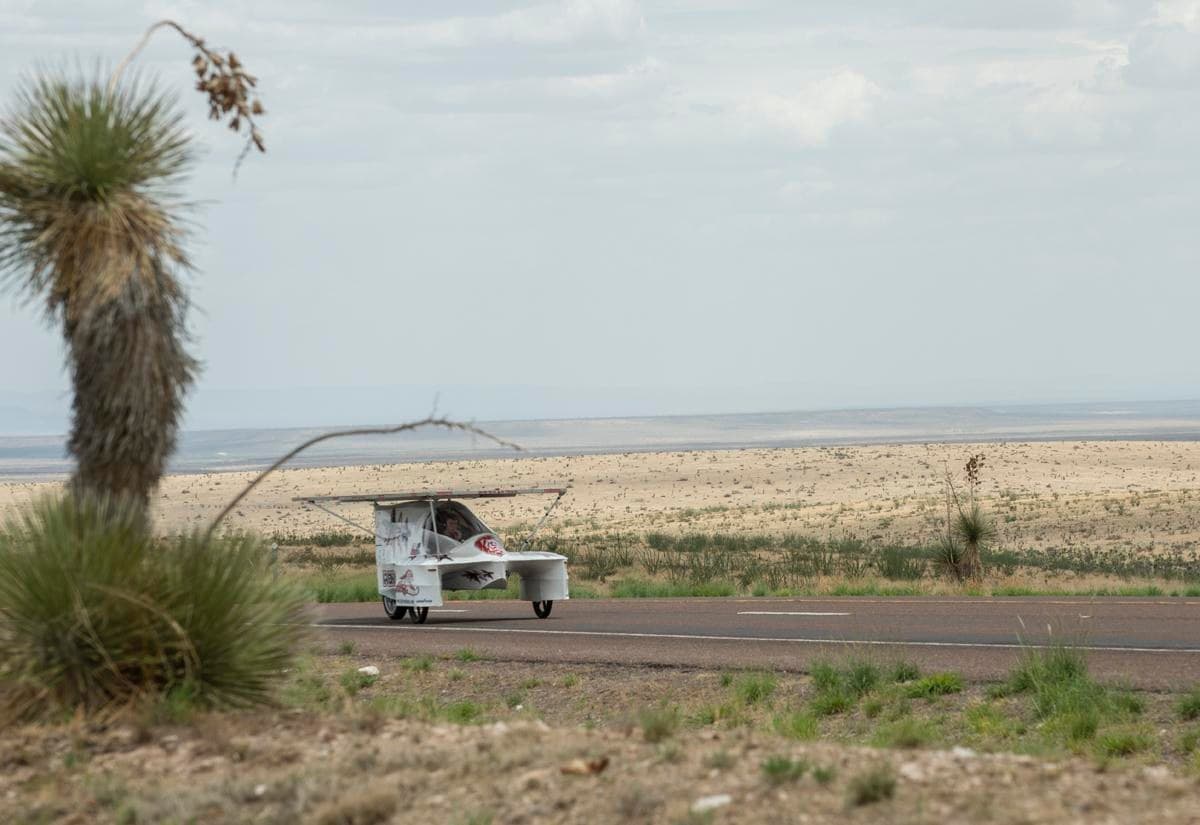Vehículos de la carrera a través del país de 2018.