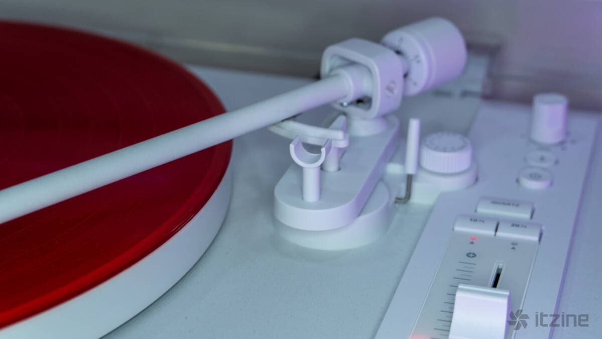 Análisis del Reproductor RP-300BT: un elegante tocadiscos de tracción directa para vinilo