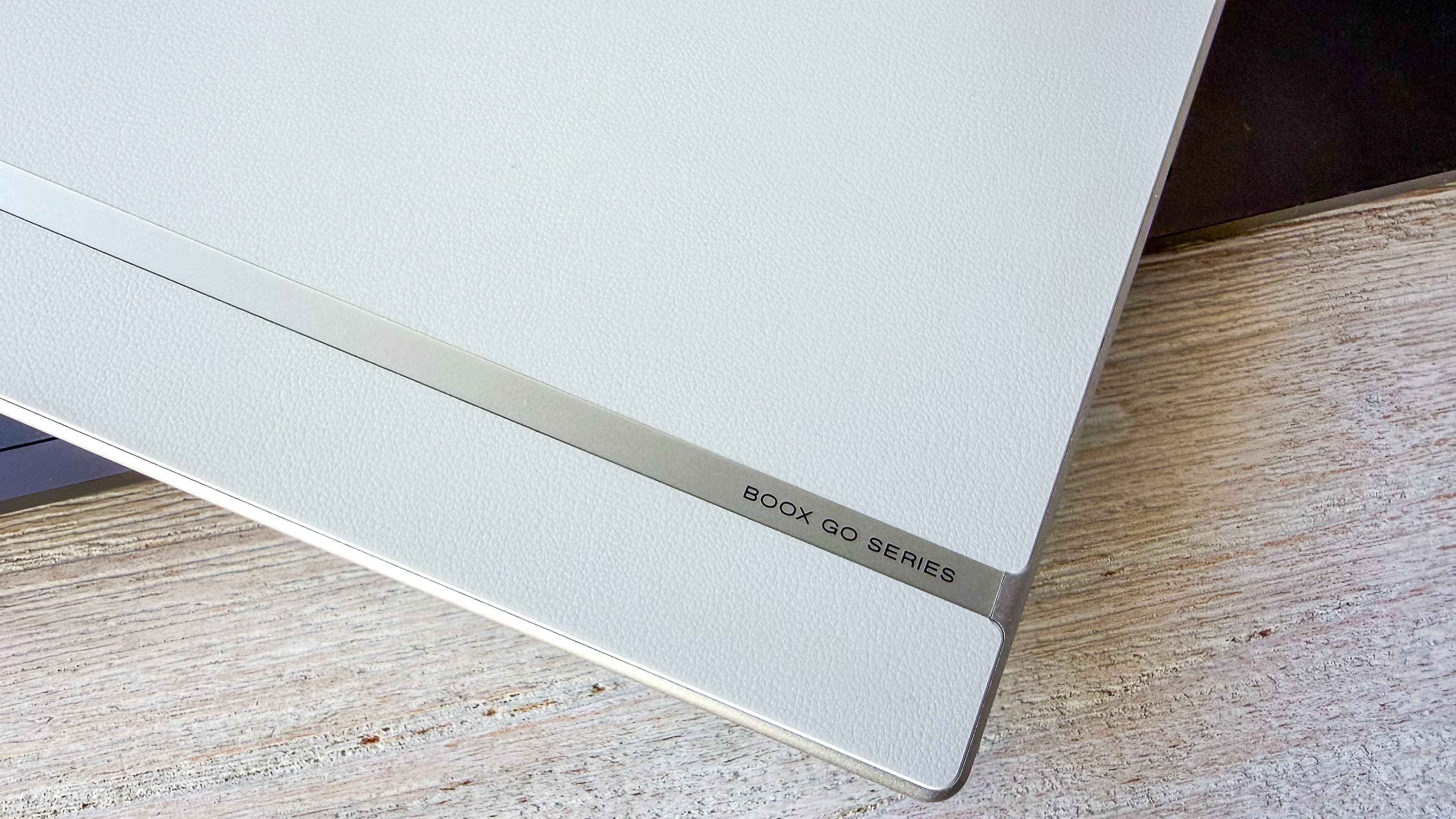 Branding on the rear of the Boox Go 10.3 Gen II Lumi