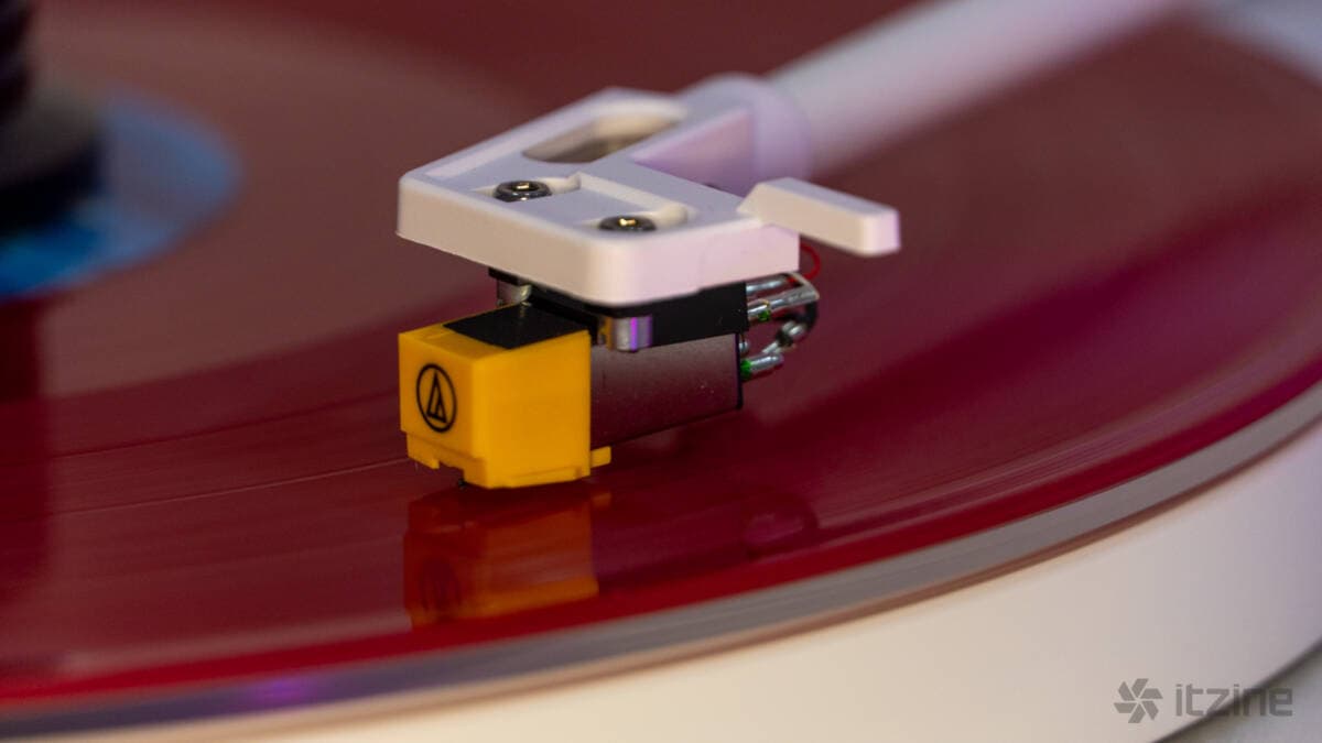 Análisis del Reproductor RP-300BT: un elegante tocadiscos de tracción directa para vinilo