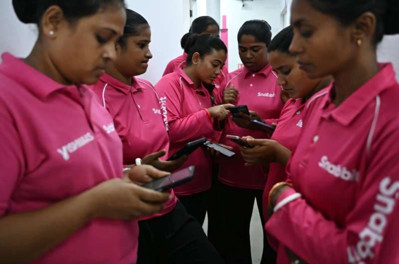Plataformas como Snabbit, Pronto y Urban Company funcionan de forma similar a las apps de transporte: los trabajadores reciben reservas en línea, se desplazan a domicilios asignados y fichan en sus teléfonos