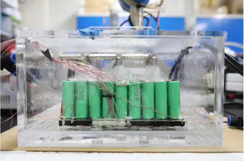 The spray-based immersion cooling chamber. Credit: Korea Institute of Machinery and Materials (KIMM)